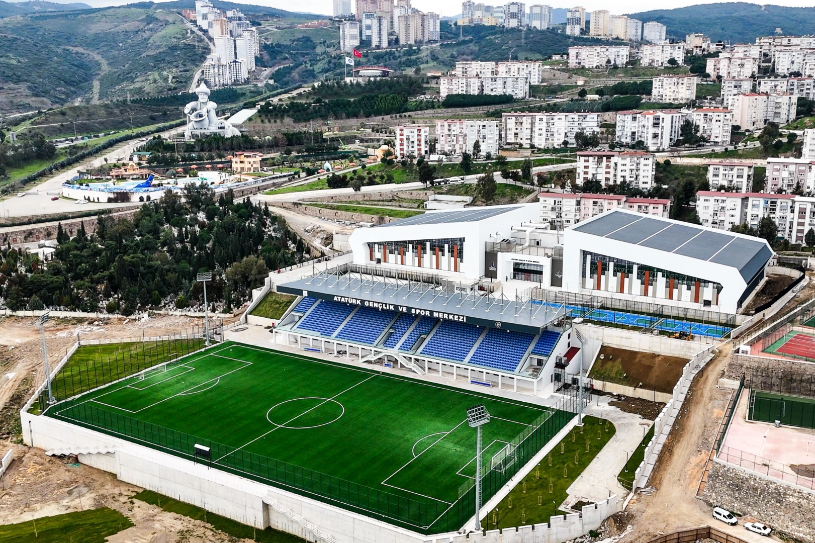 İzmir Karabağlar’a dev spor kompleksi 