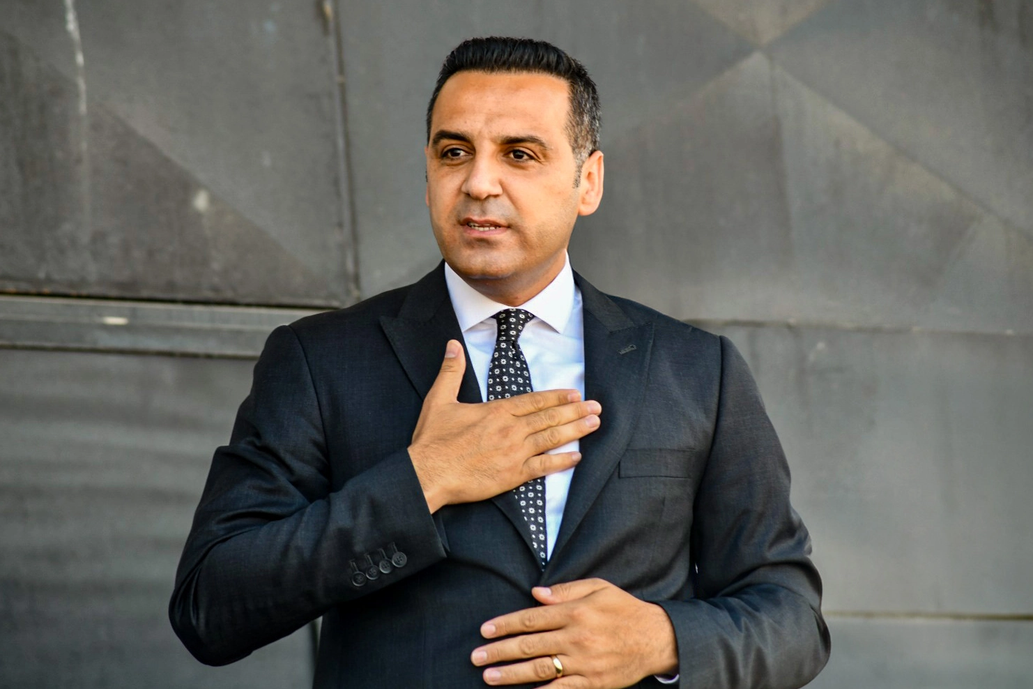 İzmir Çiğli’de emekli ve çalışana tek kuruş borç kalmadı! 