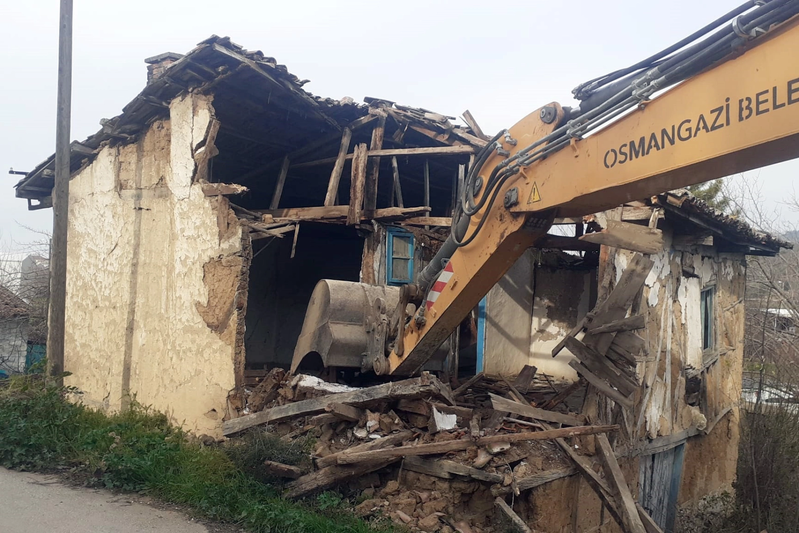 Bursa Osmangazi'de metruklara yıkım 
