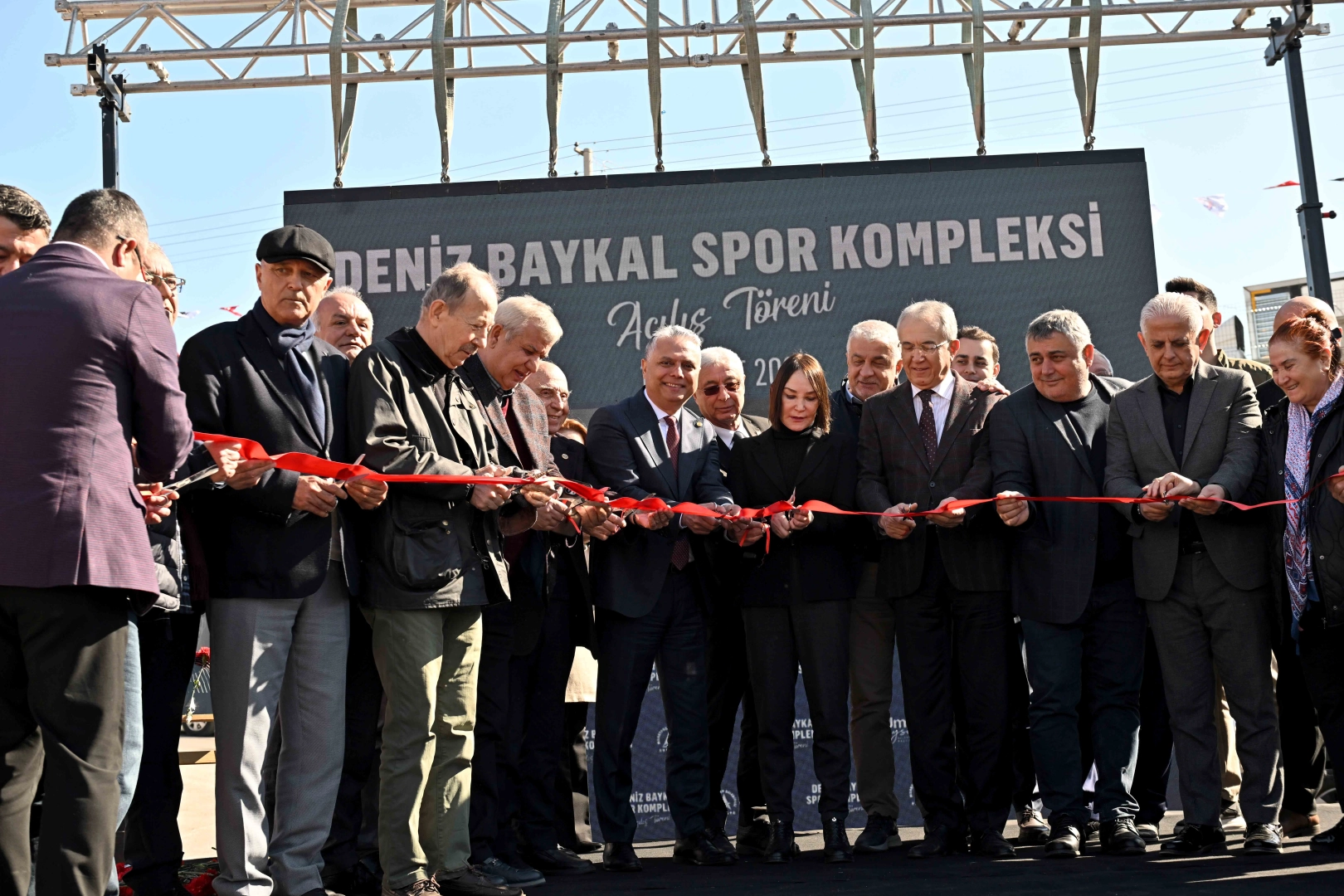 Deniz Baykal Spor Kompleksi açıldı 