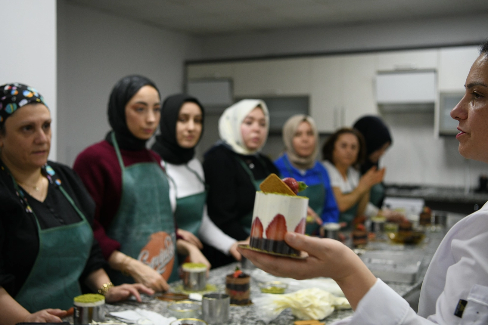 Kocaeli Çayırova'da yeni pasta şefleri yetişiyor 