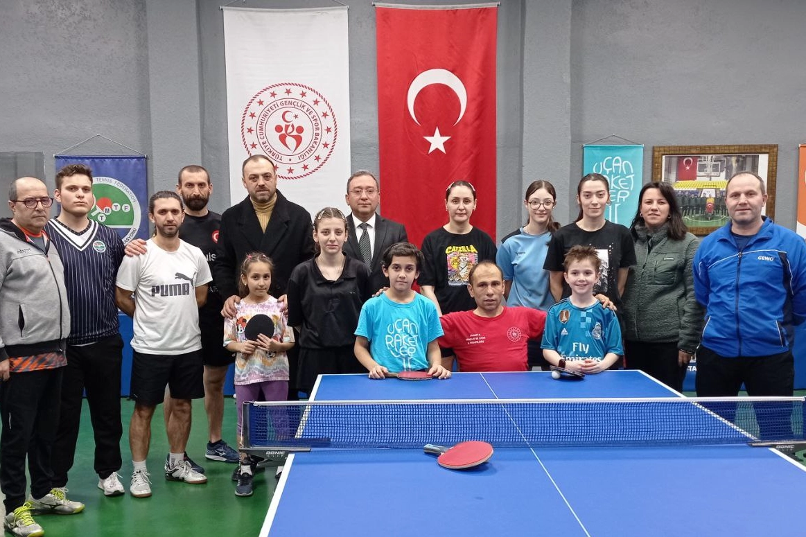 Sakaryalı tenisçilere kritik mücadele öncesi moral 