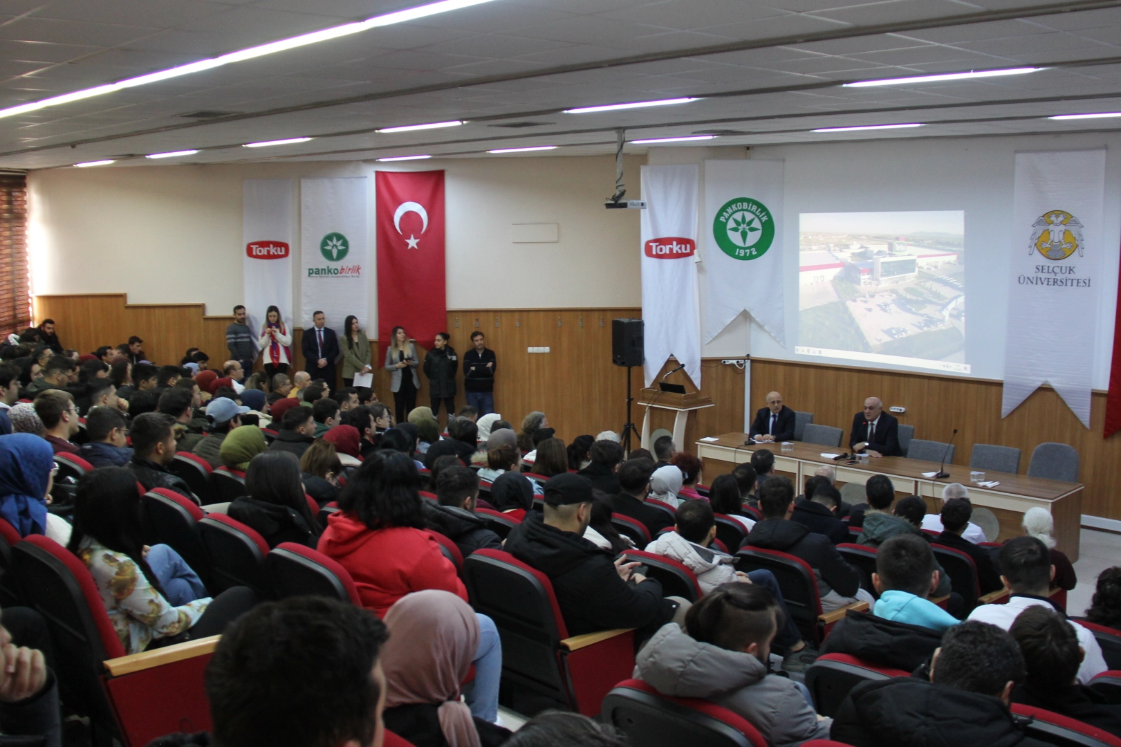 Başkan Erkoyuncu Selçuk Üniversitesi'nde öğrencilerle buluştu 