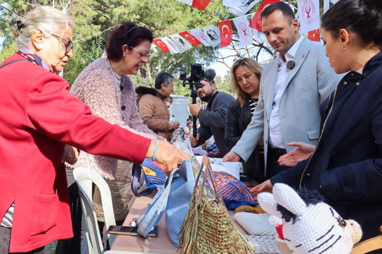 İzmir'de 14 Şubat’a özel “Hediyelik Eşya Günleri” başladı 