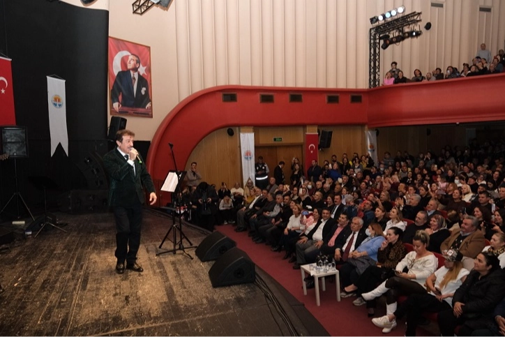 Ferdi Tayfur Adana'da anıldı 