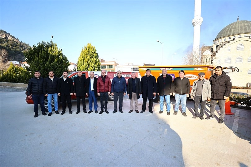 Denizli Büyükşehir'den üreticilere gübre römorku desteği 