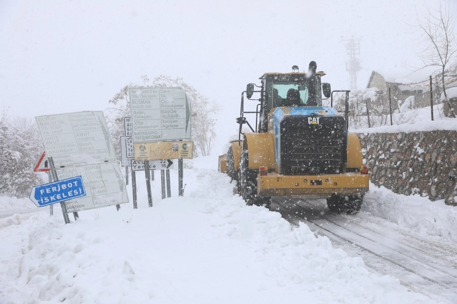 Diyarbakır'da 439 kilometre yol ulaşıma açıldı 