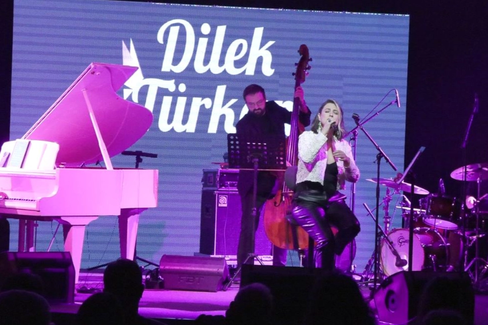 Bursa'da ‘Caz Pazarı’ rüzgarı, Dilek Türkan ile esti 