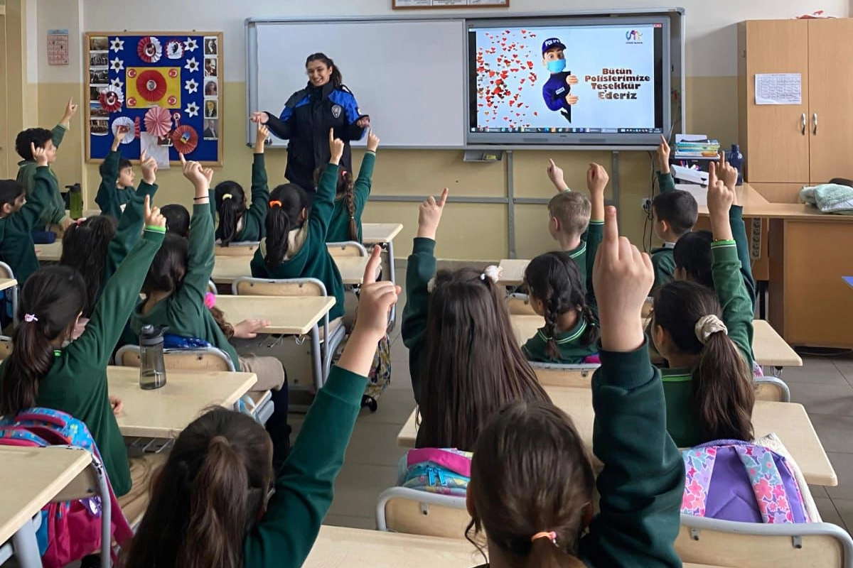 Edirne Keşan polisinden öğrencilere meslek tanıtımı 