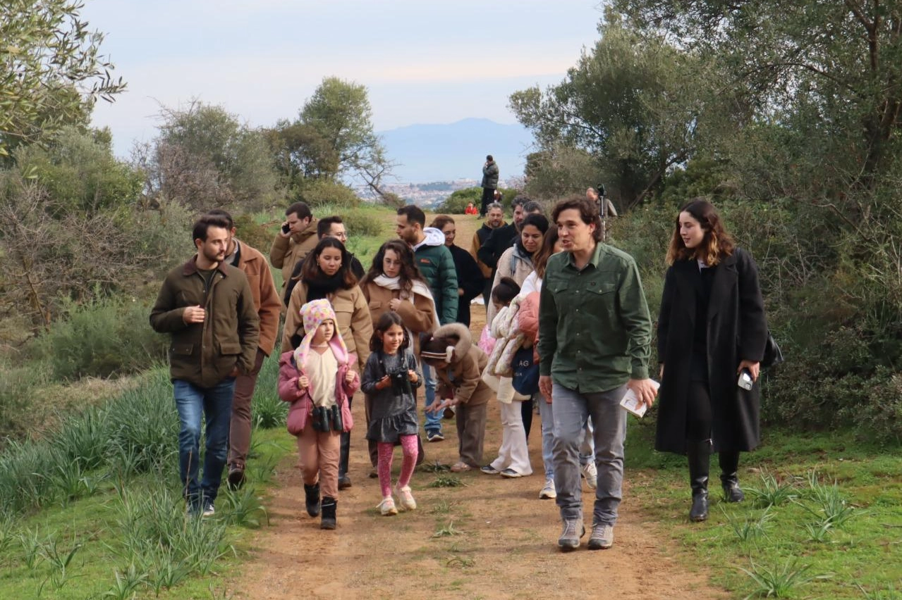 İzmirliler şehrin yeşil alanlarıyla kucaklaşıyor 