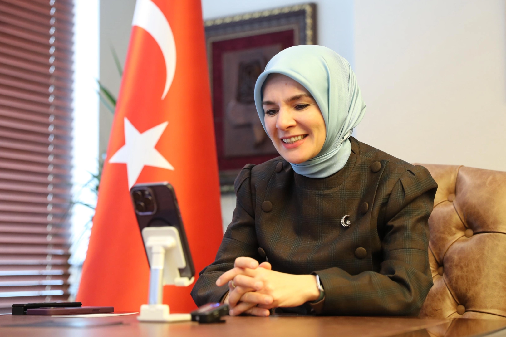 'Fon'la yuva kuran ailenin ilk bebeğine Bakan Göktaş'tan tebrik 