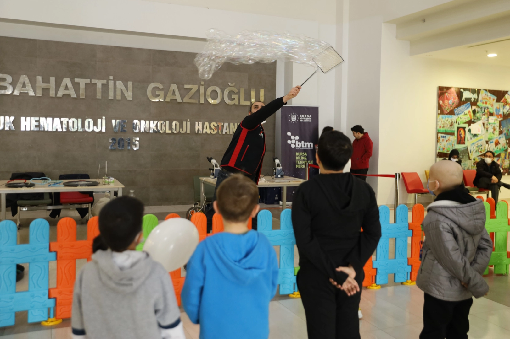 Bursa Büyükşehir’den tedavi gören çocuklara moral 