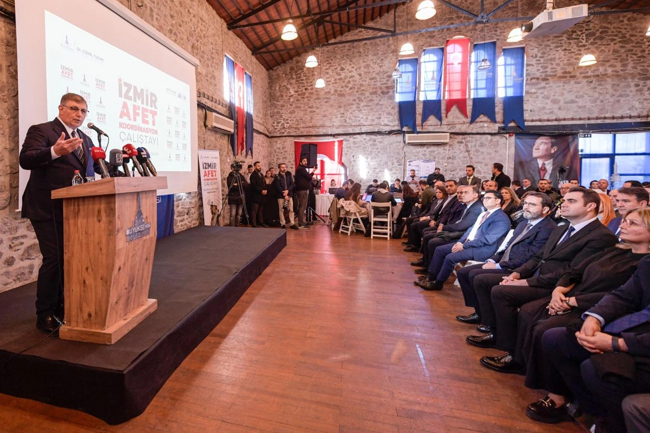 İzmir'de ​Başkan Tugay “Afet Koordinasyon Çalıştayı”nın açılışını yaptı 