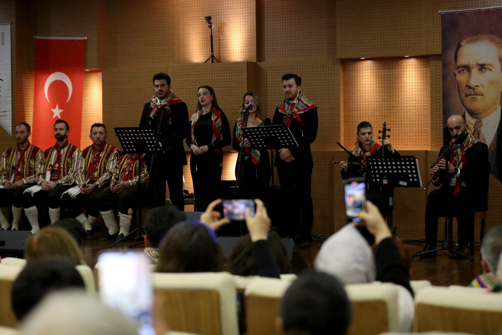 Sakaryalı müzikseverler türkülerle maziye gitti 