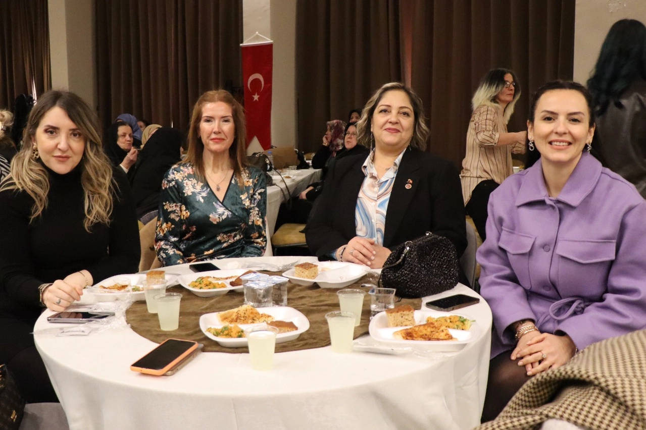 Kocaeli'de kadınlar matinesinde eğlenceli vakit 