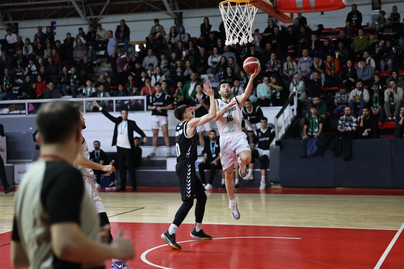 Bornova Belediyespor, bu hafta Sakarya'nın potasında 