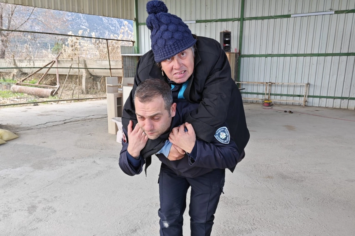 Manisa'da zabıta memurunun fedakârlığı kalplere dokundu 