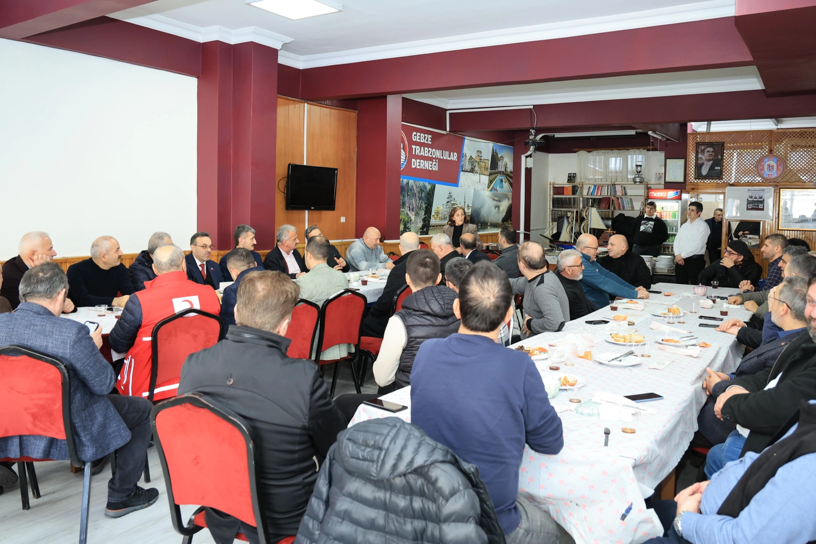 Gebze Trabzonlular Derneği protokolü kahvaltıda ağırladı 
