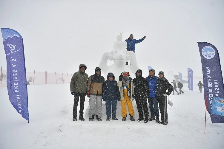 Erciyes'teki kar sanat eseri 