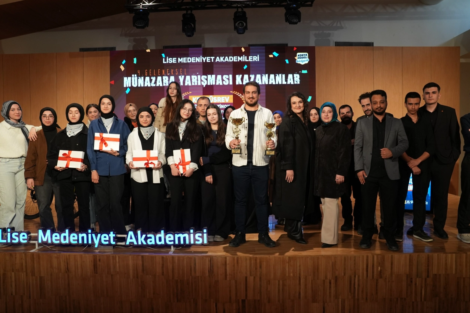Konya Büyükşehir eğitim birimleriyle genç zihinleri bir araya getiriyor 