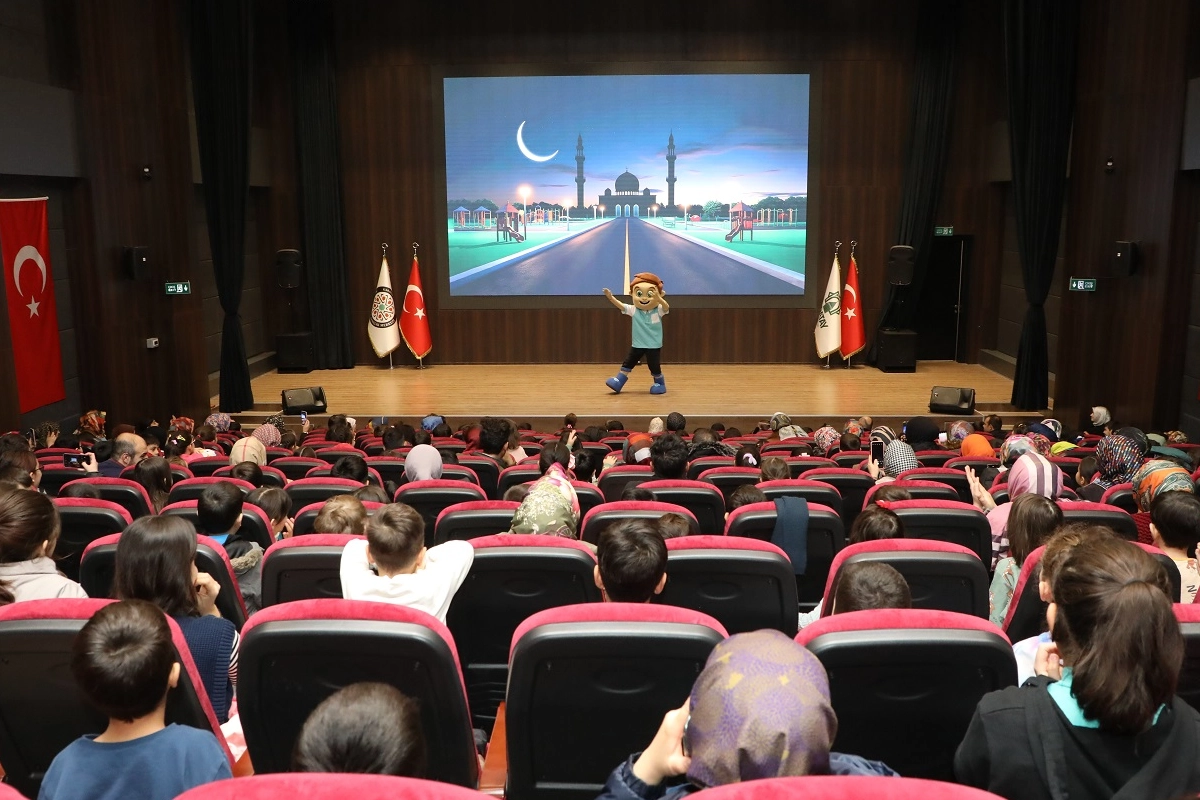 “Ramazan Neşesi Karatay’da” tiyatro gösterisine yoğun ilgi 