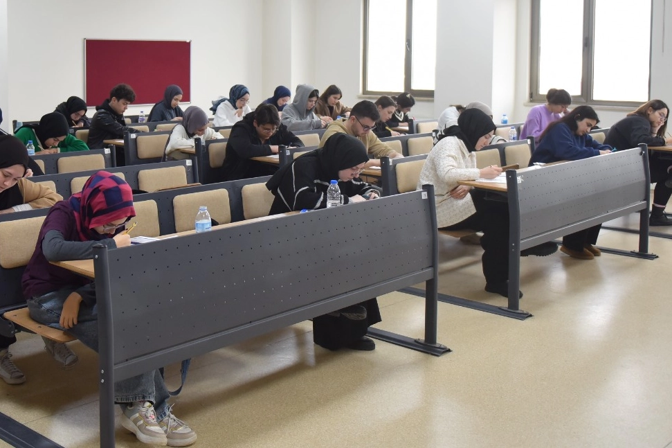 Bursa Yıldırım’dan gençlere ‘TYT’ desteği 