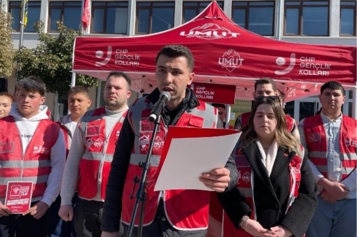 Edirne'de CHP'li gençlerden 'Senin yerin CHP' çağrısı 