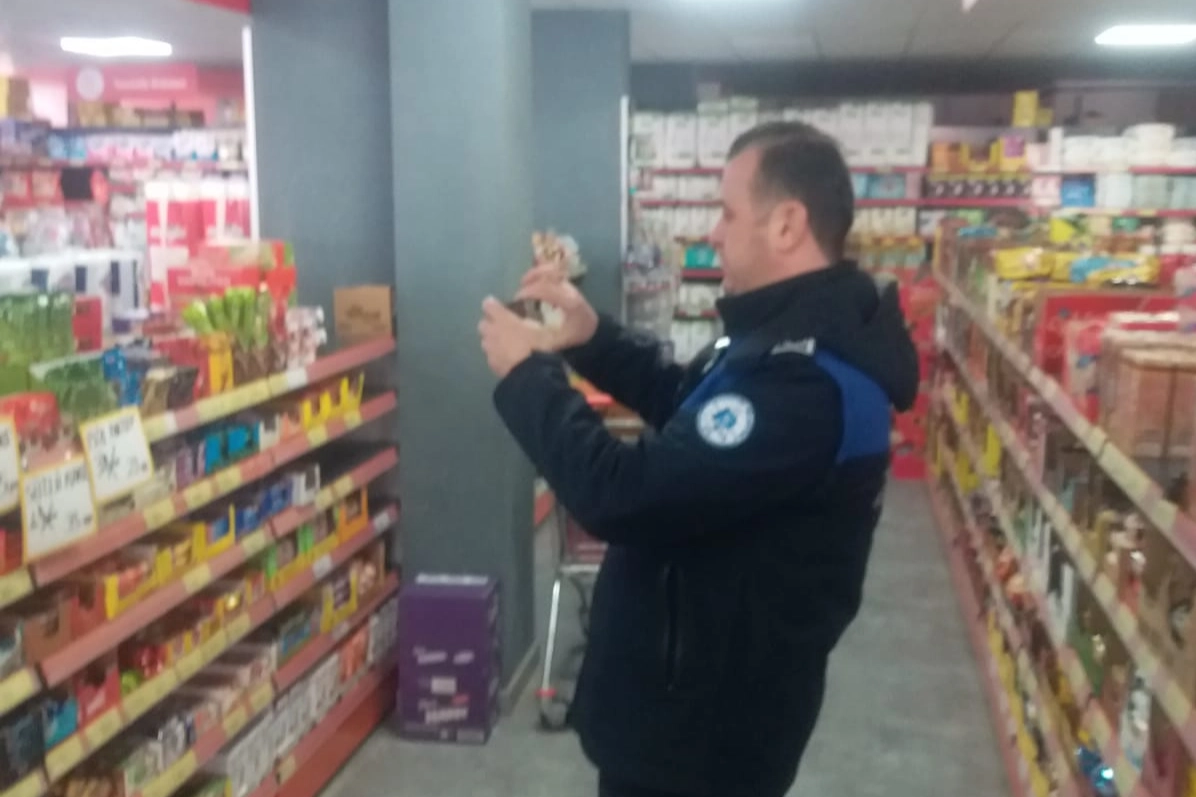 Pazaryeri'nde zincir marketlere sıkı denetim 