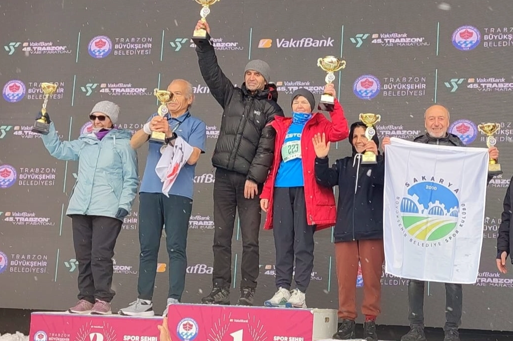 Sakaryalı sporcular Trabzon’dan dereceyle döndü 