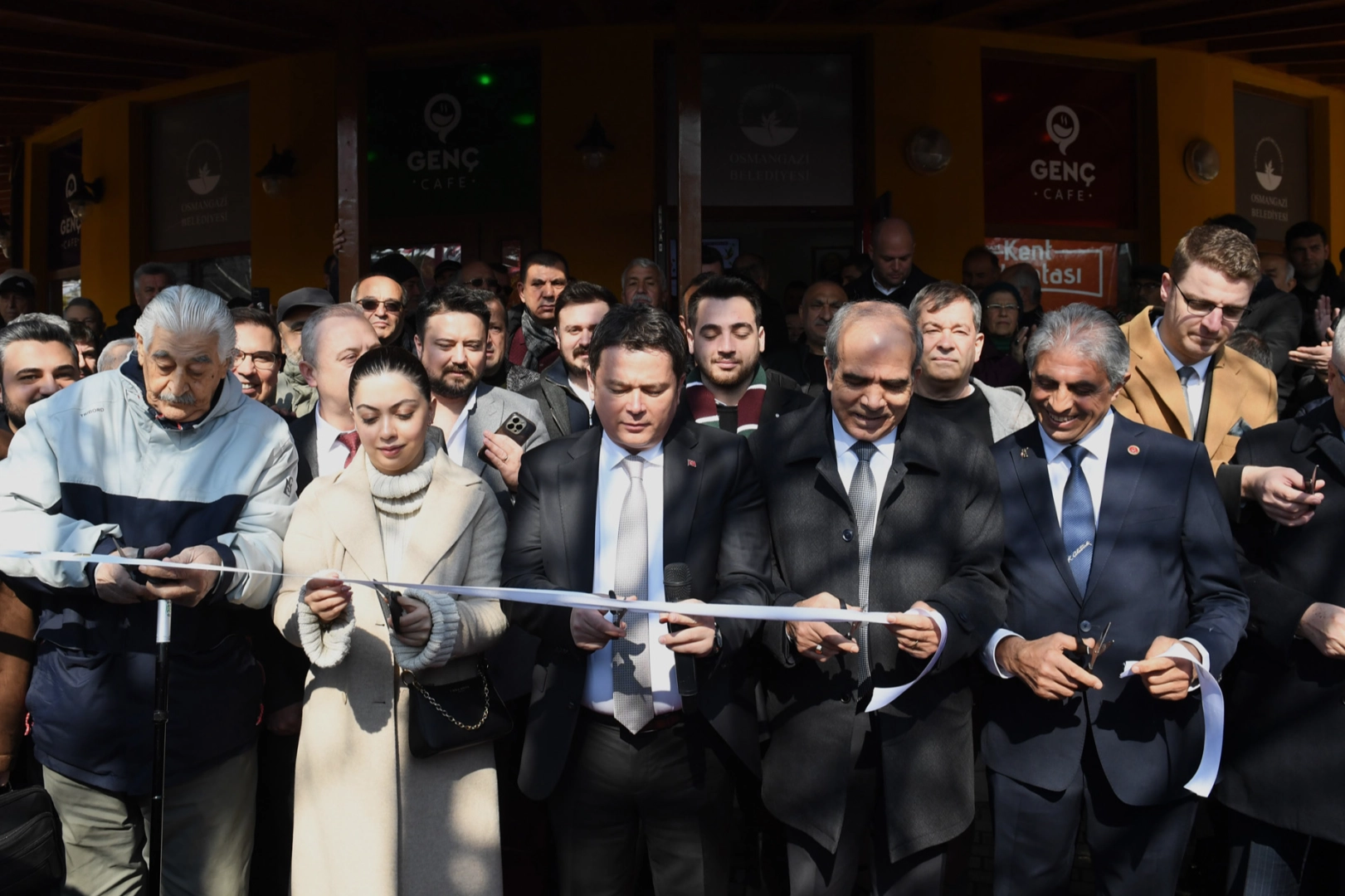 Bursa Osmangazi’de Kent Lokantası ve Genç Kafe’nin yeni şubeleri açıldı 