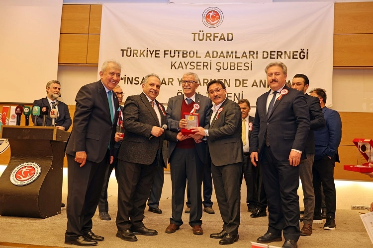 TÜRFAD Kayseri'den Başkan Mustafa Yalçın'a ödül 