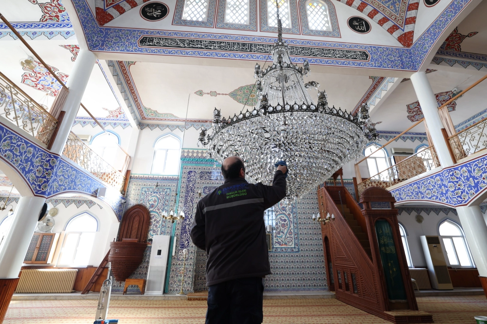 İstanbul camileri dip köşe temizlendi 