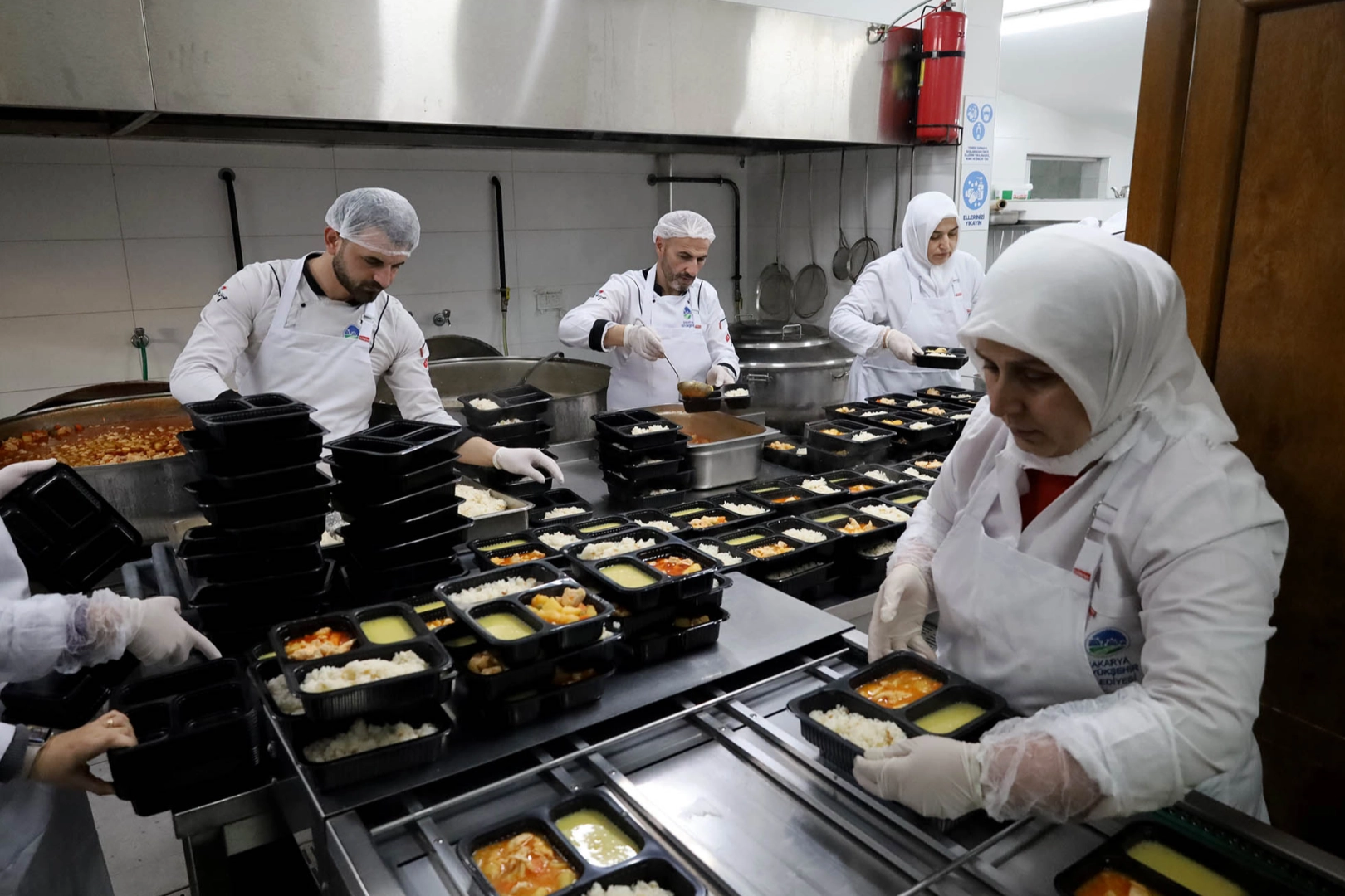 Sakarya Aşevi'nden 'sıcak aş'lar Ramazan'da da hanelere ulaşacak 