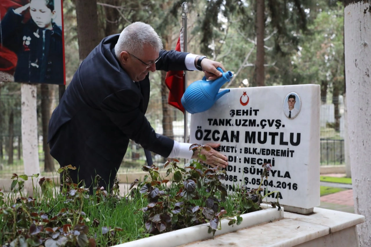 Balıkesir Edremit Şehitliği'ne anlamlı ziyaret 