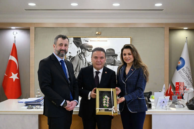 Çek Büyükelçi Stepanek Başkan Muhittin Böcek’i ziyaret etti 