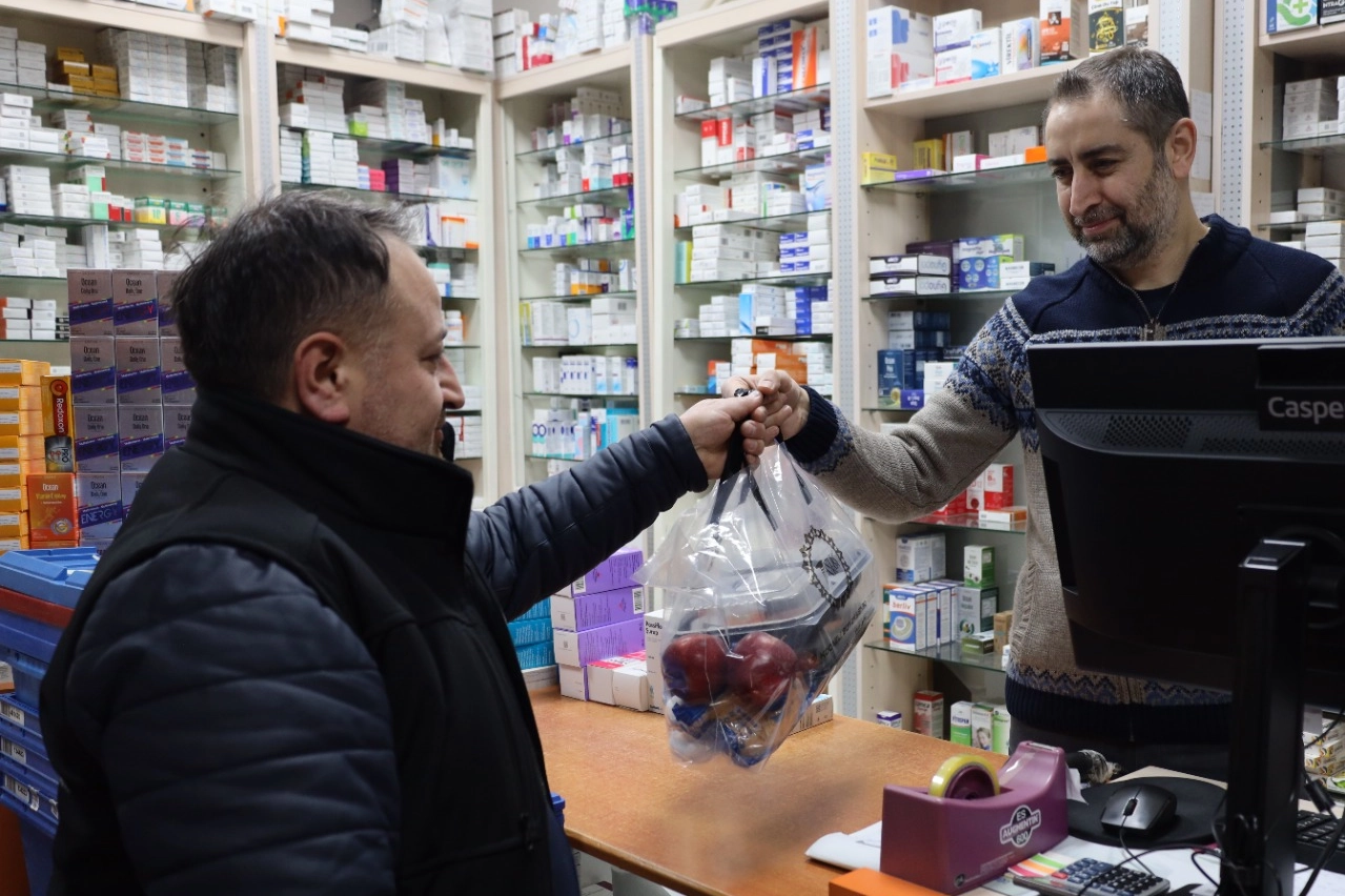 Kocaeli'den nöbetçi eczacılara sahurluk ikram 
