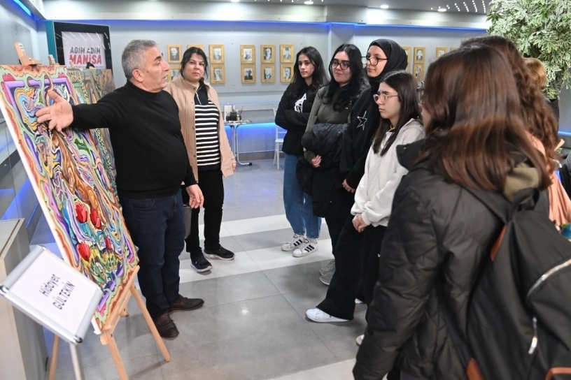 Manisa'da “Fırça İzleri” sanatseverlerle buluştu 