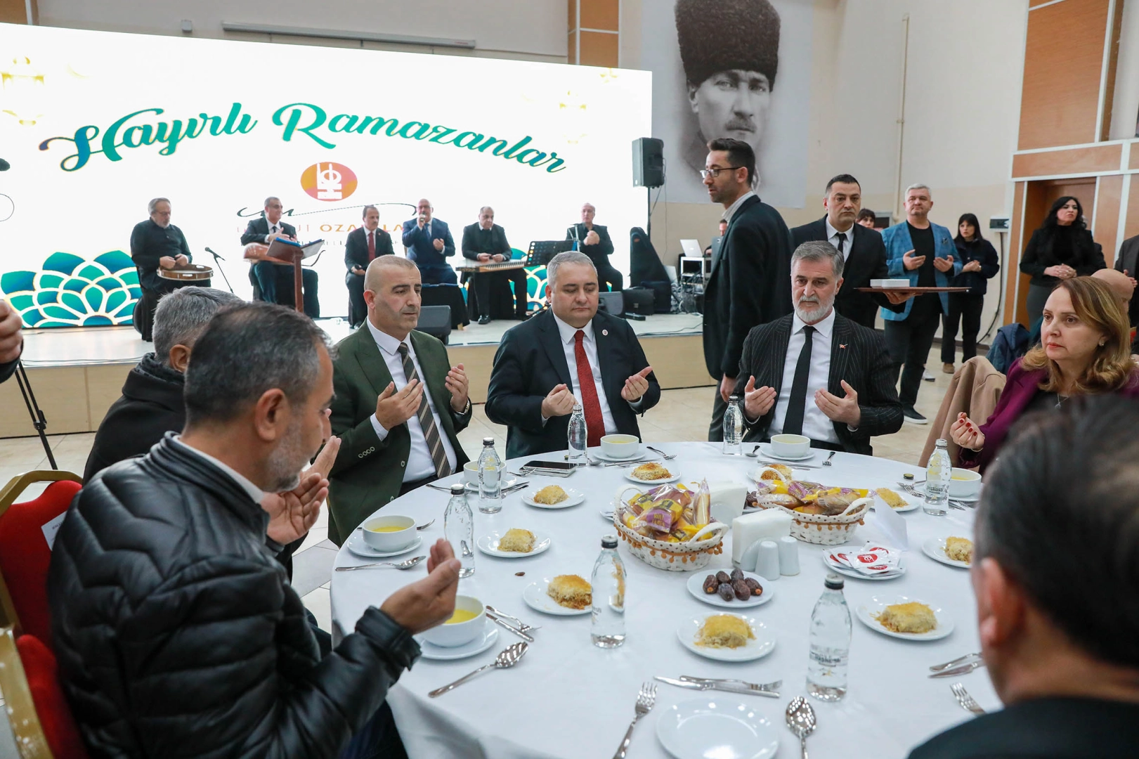 Keçiören'de ilk iftar otobüs esnafı ile yapıldı 