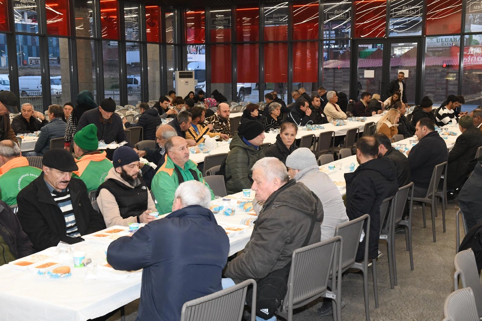 Bursa Osmangazi’de Ramazan bereketi: İhtiyaç sahibi ailelere 30 bin gıda paketi dağıtılacak! 