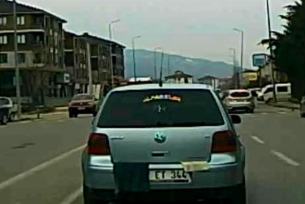 Düzce'deki plakası bezle kapalı araç hayrete düşürdü! 