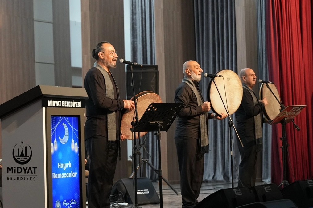 Midyat'ta Grup Tillo'dan ilahi ziyafeti 