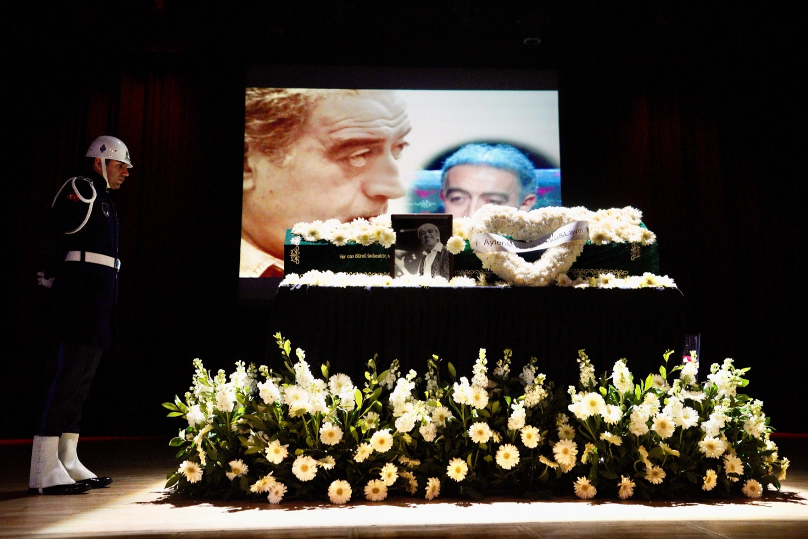 Her kuşağın sanatçısı Edip Akbayram'a son görev 