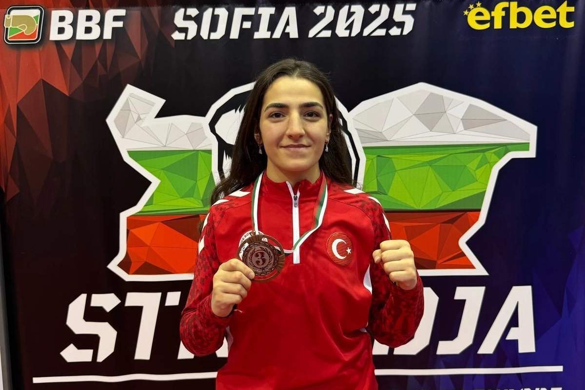 Ece Asude Bulgaristan’dan madalyayla döndü 