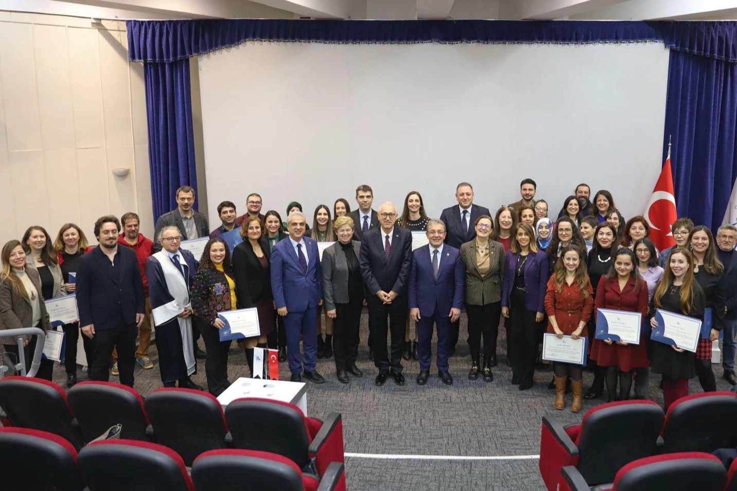 DEÜ’de ‘Öğretim Yetkinliklerini Geliştirme Programı’ tamamlandı 