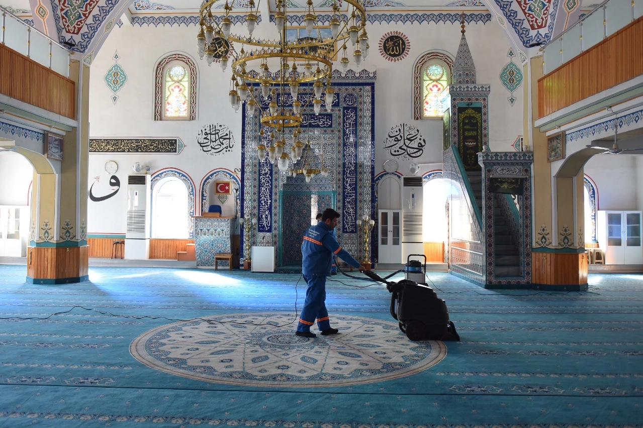 Bursa Yıldırım'ın camilerinde temizliğe devam 
