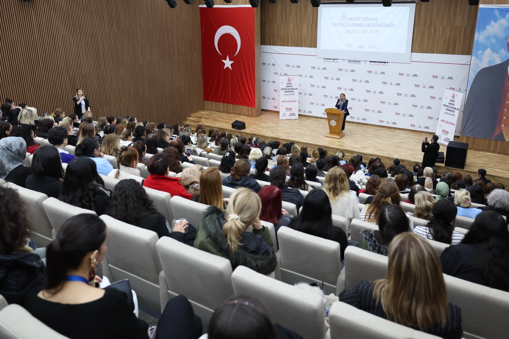 Başkan Ovalıoğlu, kadın çalışanlarla buluştu 