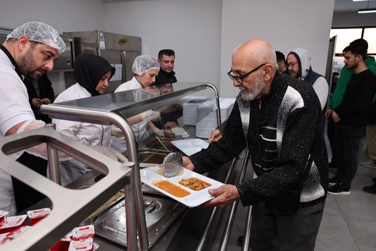 Bursa Nilüfer’de iftar sofraları dayanışmayı artırıyor 