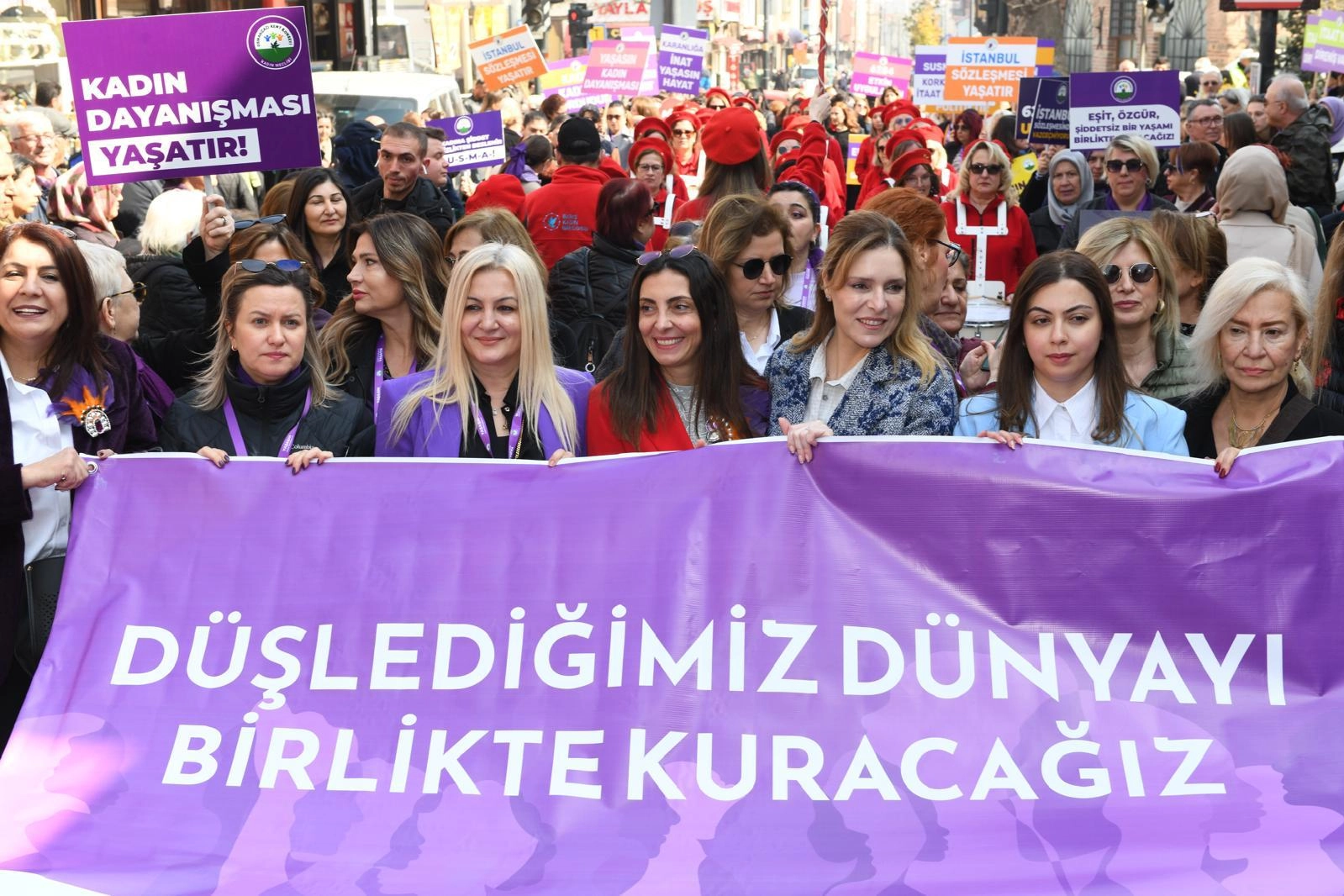 Bursalı kadınlardan 8 Mart yürüyüşü 