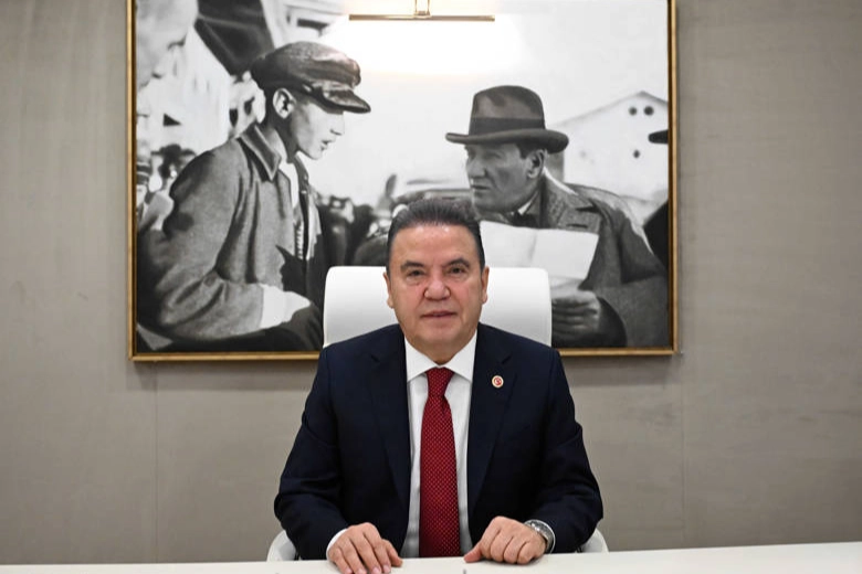 Muhittin Böcek'ten 8 Mart mesajı 