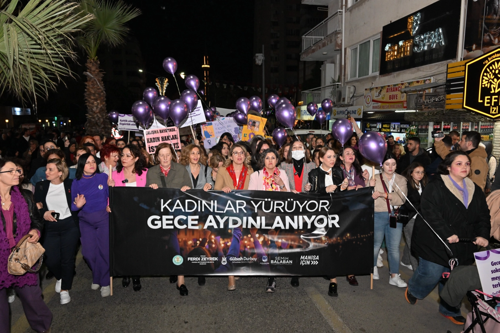 Manisalı kadınlar eşitlik ve özgürlük için yürüdü 